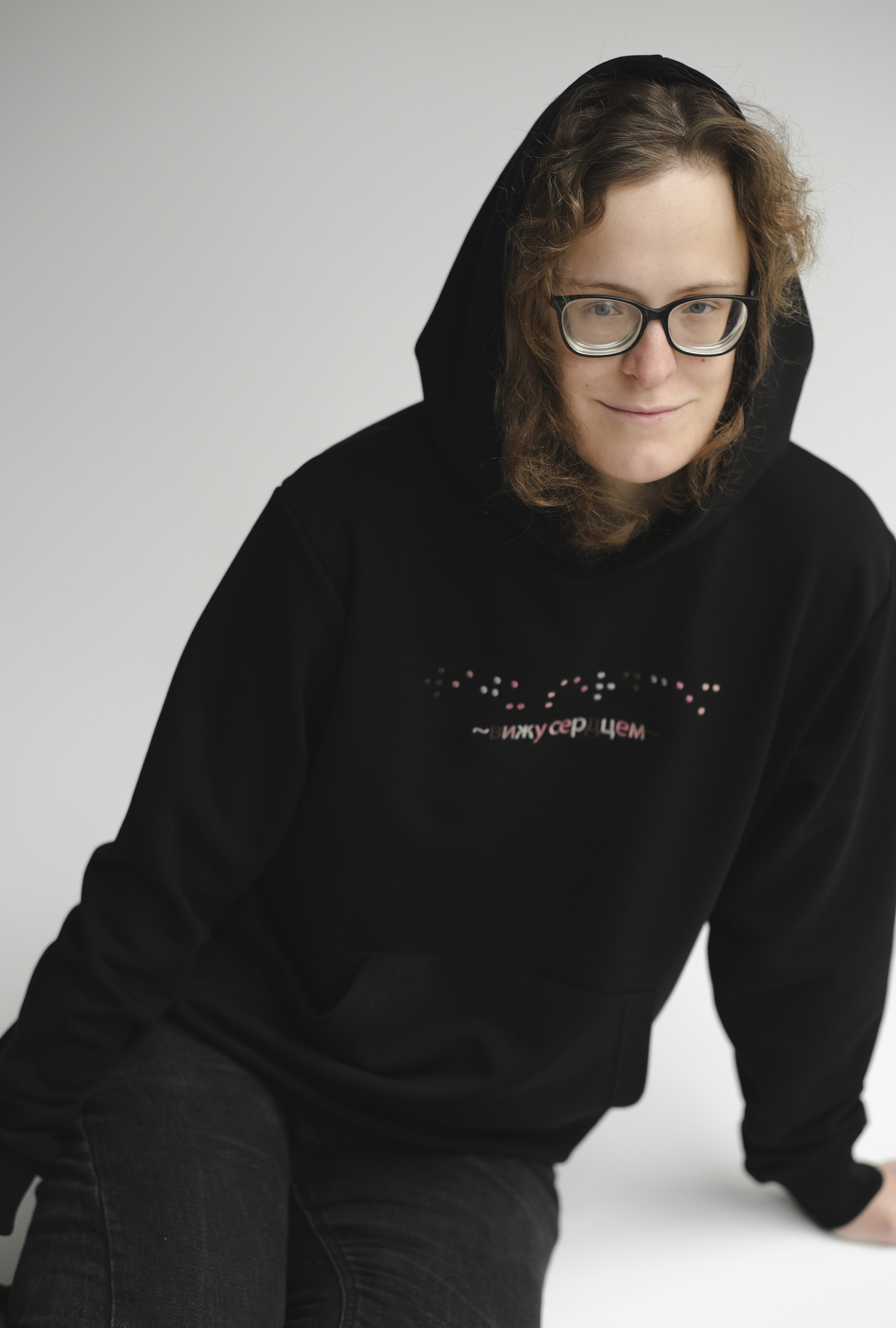 картинка Худи "Вижу сердцем", чёрный, размер S, M, L, XL от магазина «Дом слепоглухих»