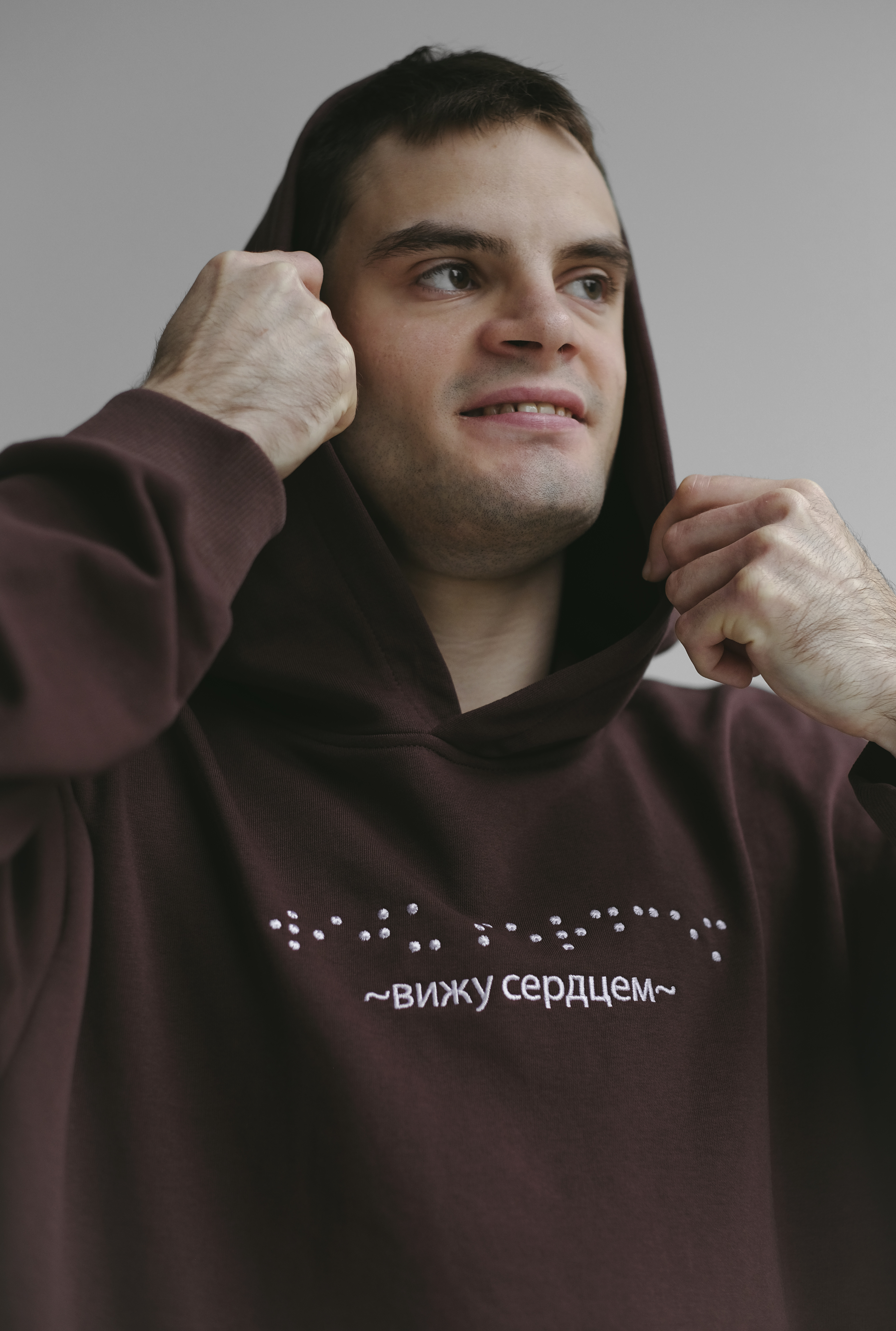 картинка Худи "Вижу сердцем", шоколад, размер S, M, L, XL от магазина «Дом слепоглухих»