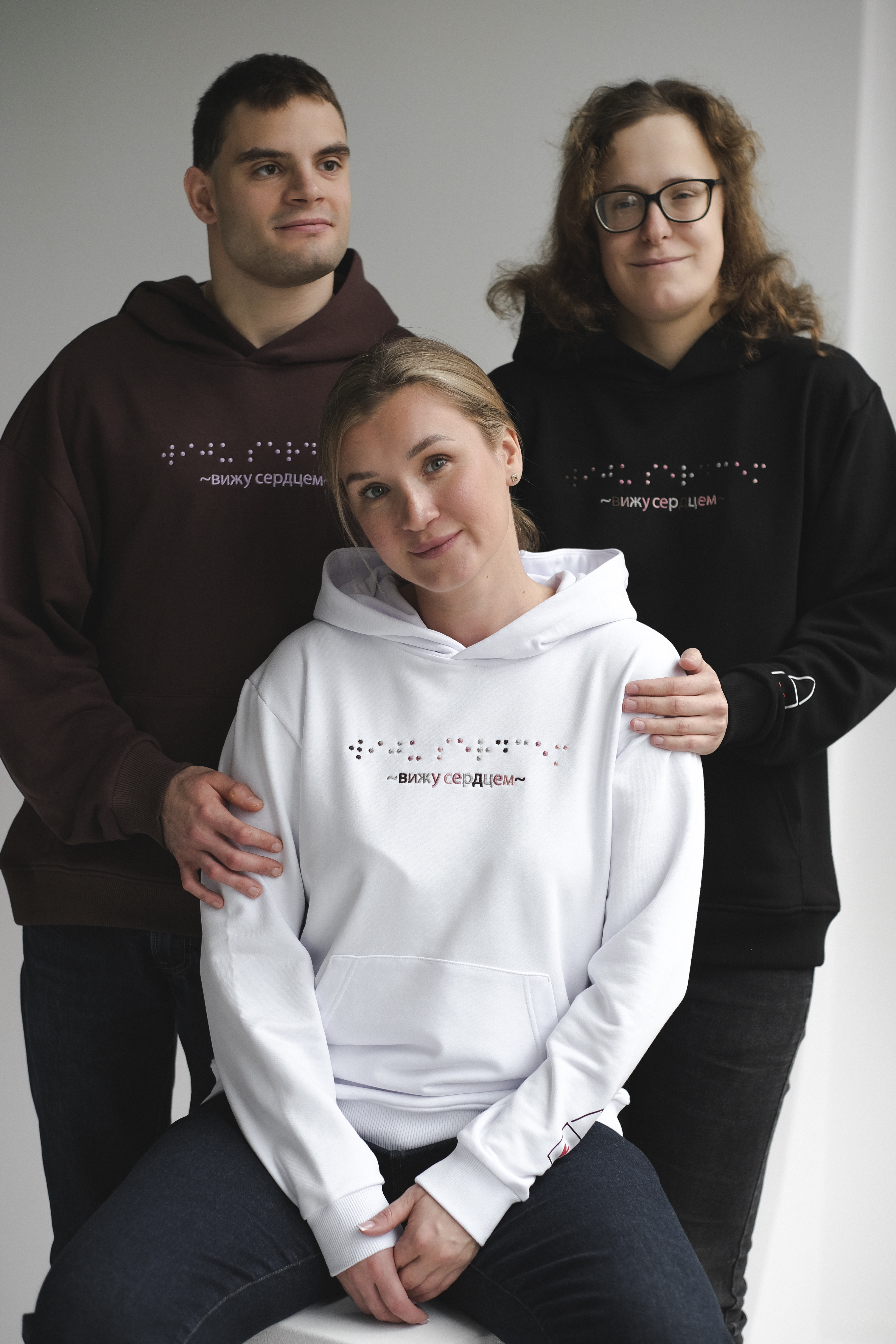 картинка Худи "Вижу сердцем", белый, размер S, M, L, XL от магазина «Дом слепоглухих»